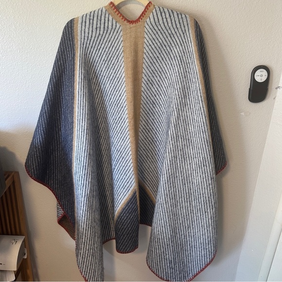 Vince Camuto Cape Shaw buckle Stitchwd Navy Taupe Warm Fall Blanket Top - Picture 7 of 7